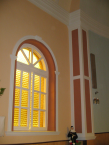 Templom ablak díszítése polisztirol díszléccel